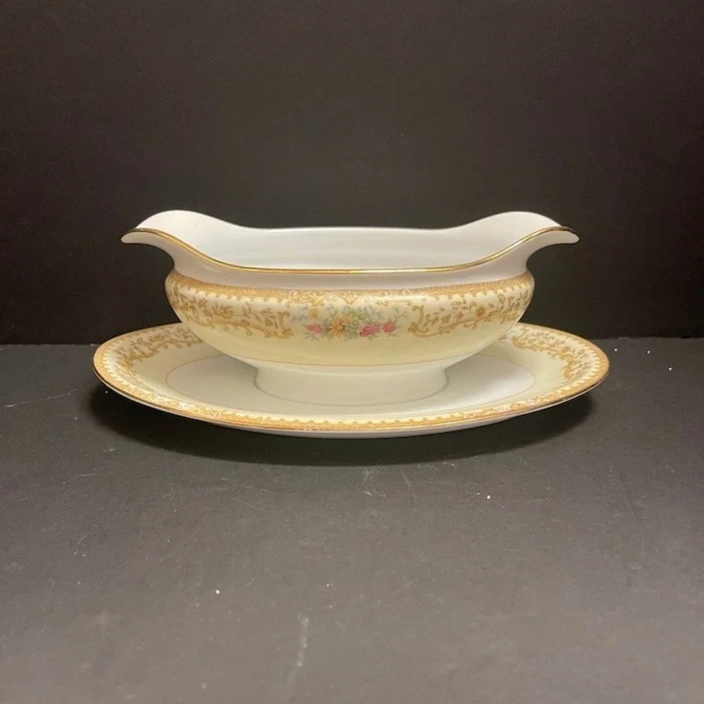 Noritake China Elvira Gravy Boat with Attached Underplate Floral Gold Accent‎